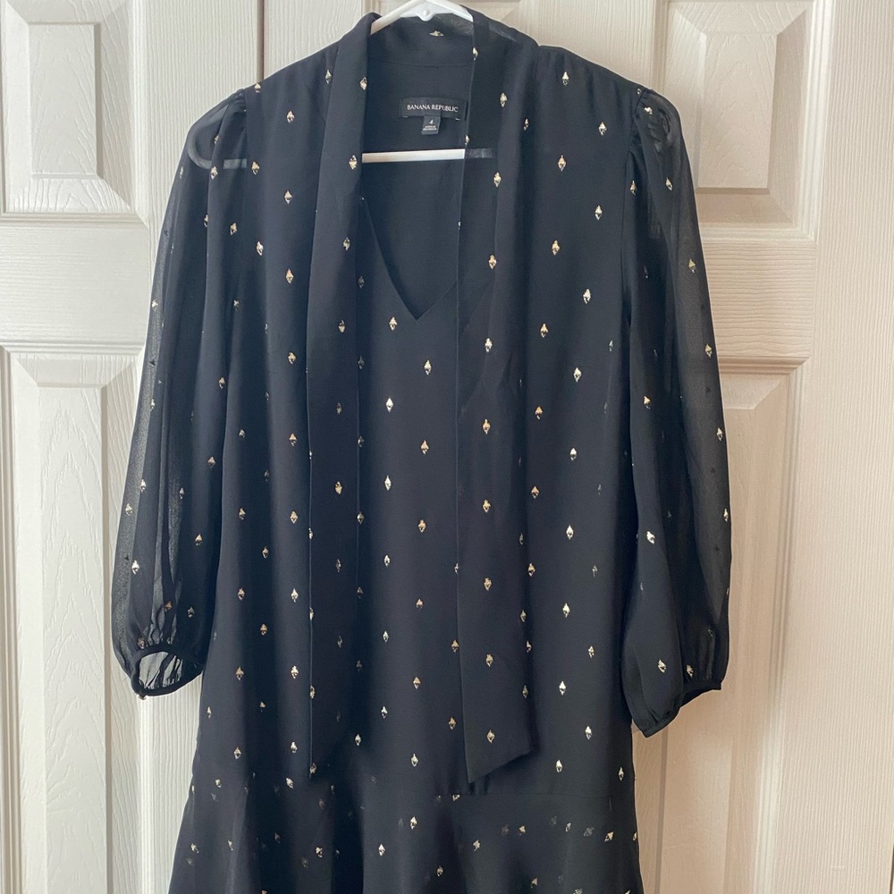 Banana Republic Knee Length Dress size 4 Black‎ and Gold Classic  Sheer Flirty